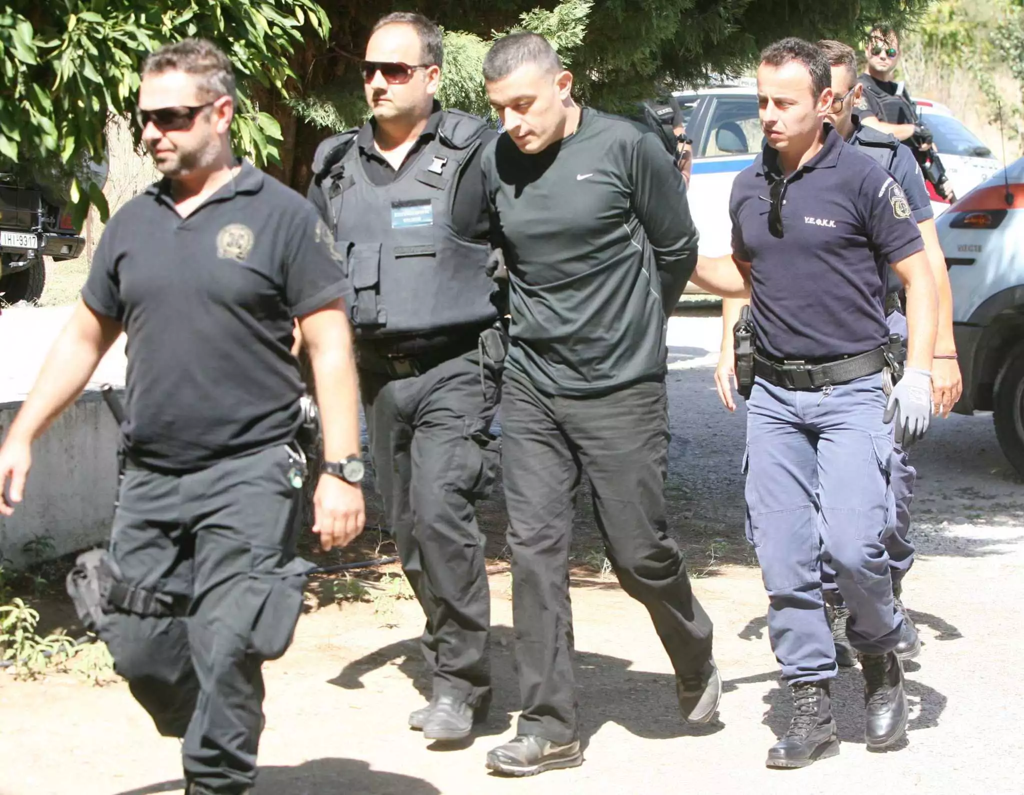 Κλούβα που μετέφερε τον βαρυποινίτη Αλκέτ Ριζάι «έμεινε» στη μέση του δρόμου