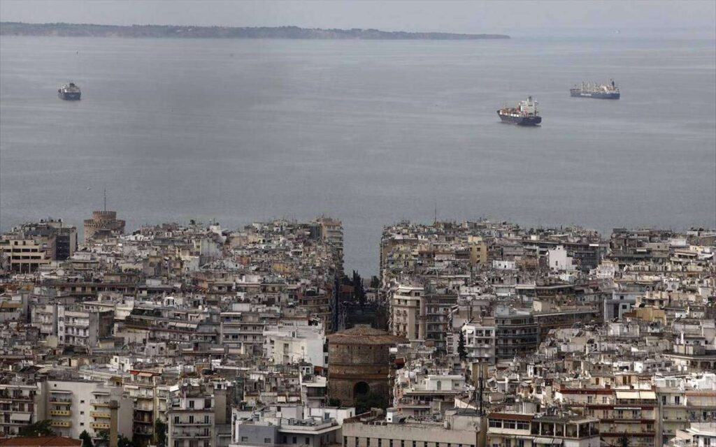 Καιρός: Υψηλές θερμοκρασίες με τοπικές βροχές και καταιγίδες – Αναλυτική πρόγνωση για σήμερα