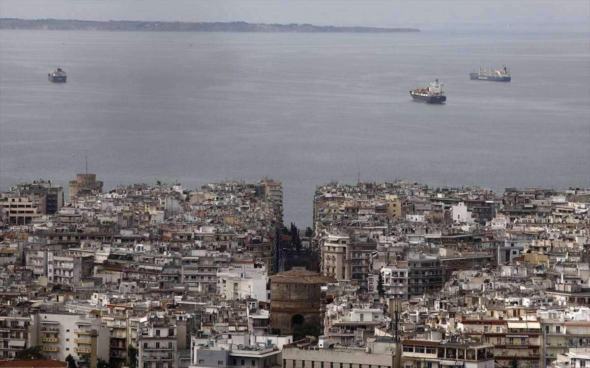 Καιρός: Υψηλές θερμοκρασίες με τοπικές βροχές και καταιγίδες – Αναλυτική πρόγνωση για σήμερα