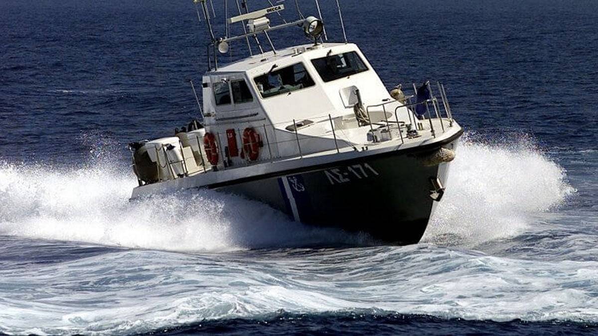 Ύδρα: Συνεχίζεται η έρευνα για τον 67χρονο που έπεσε στη θάλασσα - Είχε αφήσει πίσω σημείωμα