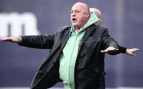 «Γεια σου κούκλε, τι κάνεις;» – Ο Αχιλλέας Μπέος καταγγέλλει σεξουαλική παρενόχληση από τη Ζωή Κωνσταντοπούλου