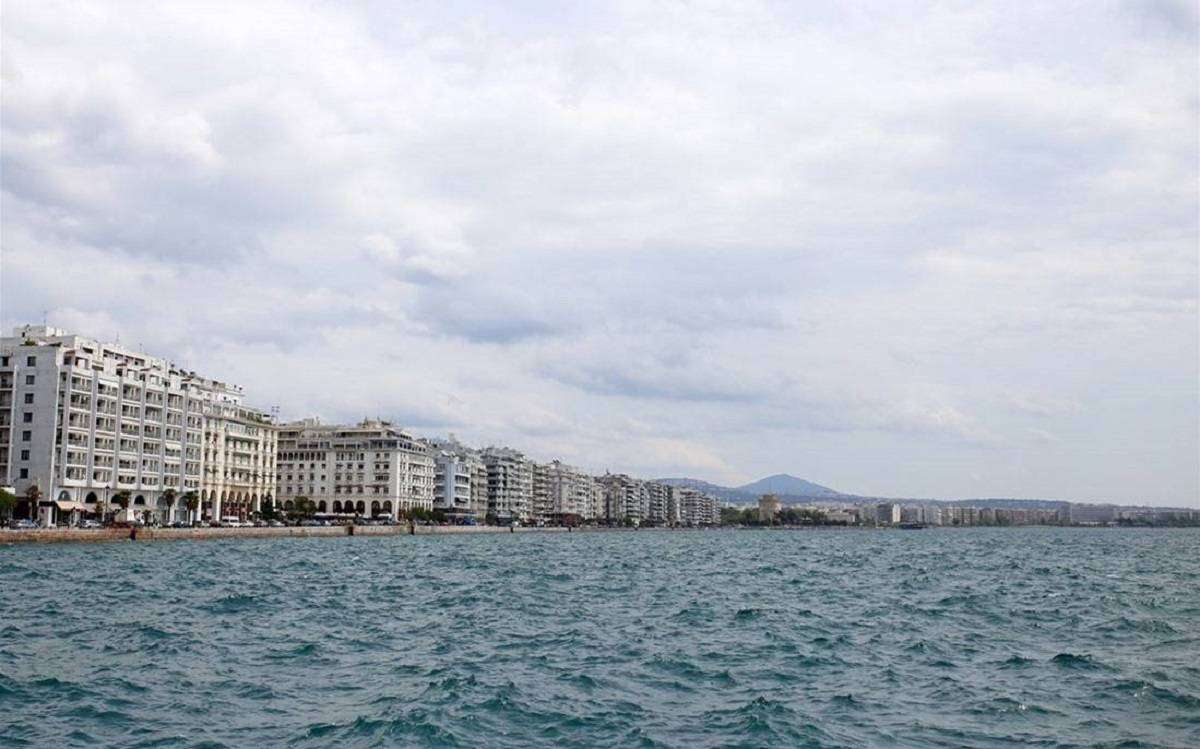 Αραιές νεφώσεις και τοπικές βροχές, θερμοκρασία έως 26 βαθμούς - Ο καιρός σήμερα στη Θεσσαλονίκη