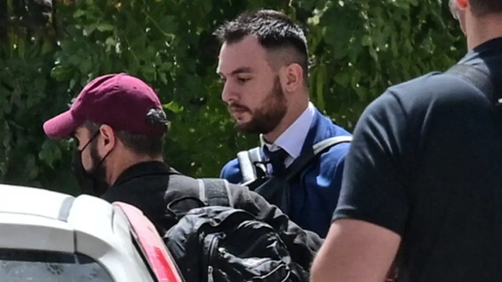 Στην ανακρίτρια ο Κωνσταντίνος Φλώρος – Αντιμέτωπος με κακούργημα