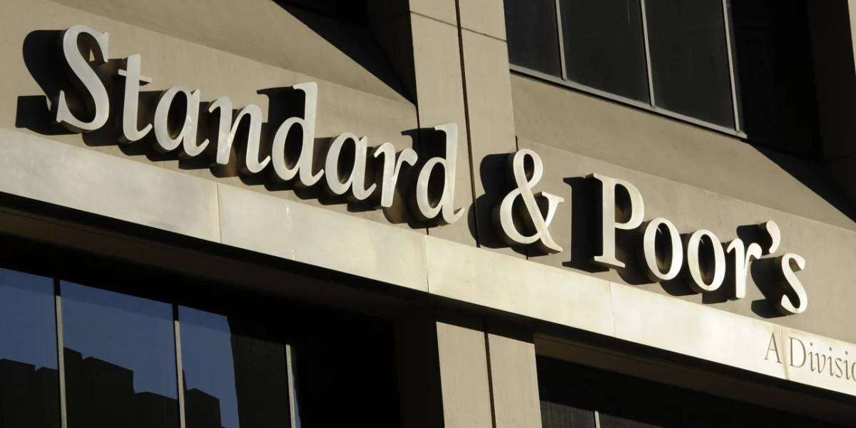 Standard & Poor's: Αναβάθμισε το outlook της Ελλάδας - Προβλέπει ταυτόχρονα οικονομική επιβράδυνση και νέα αύξηση των τιμών της ενέργειας