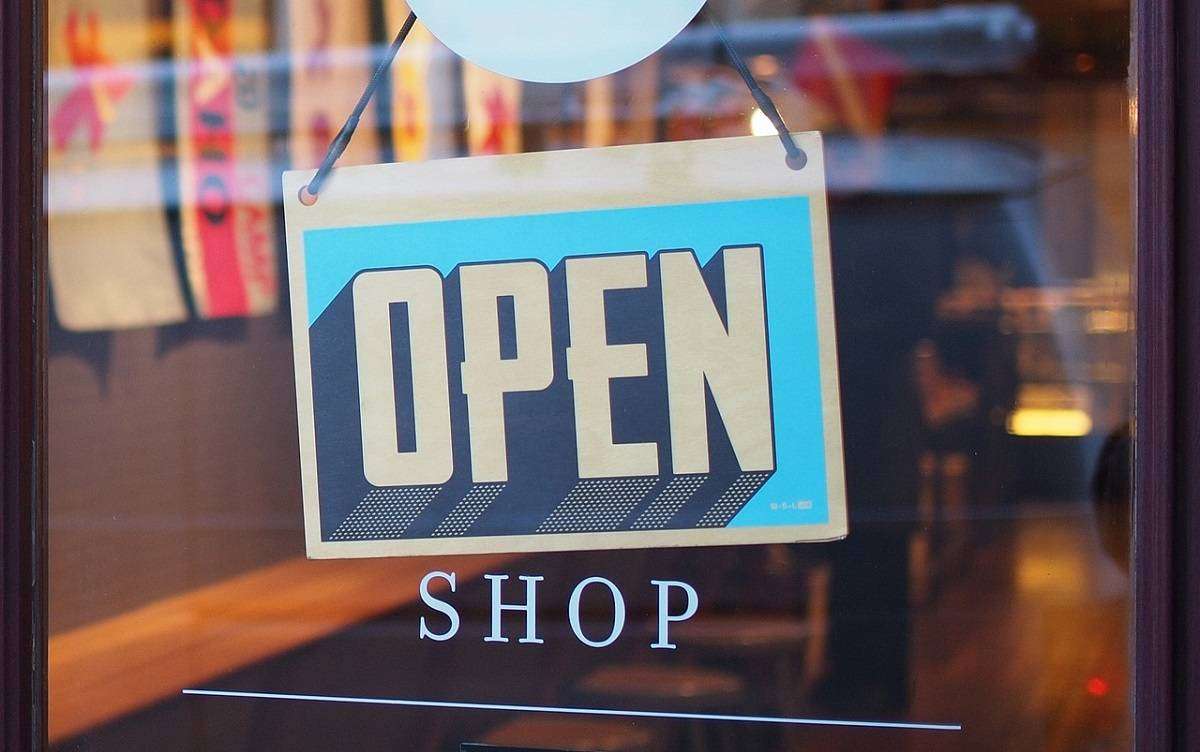 Μεγάλο Σάββατο: Μέχρι τι ώρα θα είναι ανοιχτά σήμερα τα εμπορικά καταστήματα και τα σούπερ μάρκετ