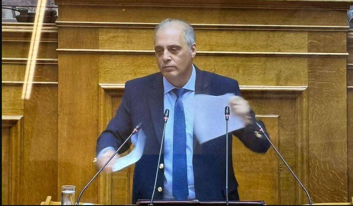 Κυριάκος Βελόπουλος: Έσκισε από το βήμα της Βουλής τη Συμφωνία των Πρεσπών// ΒΙΝΤΕΟ
