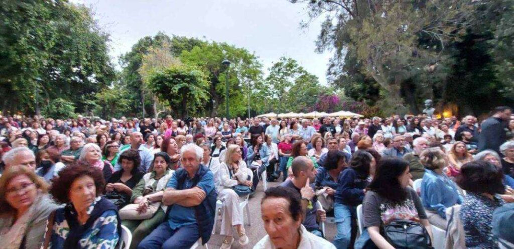 “Δείχνουν τις εκδηλώσεις των πολιτικών που είναι τρεις κι ο κούκος, κι όχι τους χιλιάδες της εκδήλωσης για τα Τέμπη”
