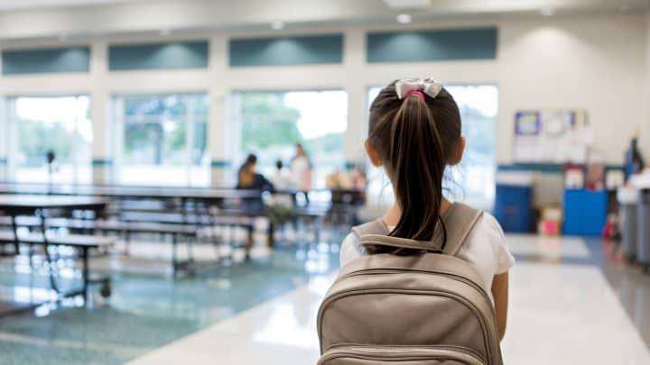 Μαζική τροφική δηλητηρίαση μαθητών από σχολικά γεύματα – Μήνυση ετοιμάζουν οι γονείς τους