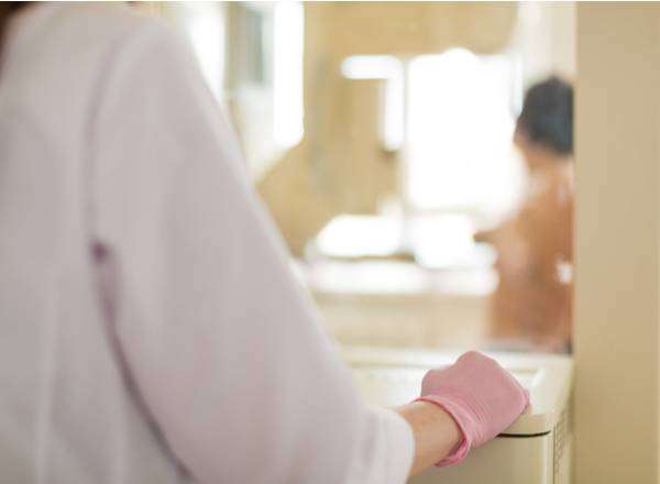 Καταγγελίες καρκινοπαθών για ΚΕΠΑ: «Ζητάνε από γυναίκες με μαστεκτομή να γδυθούν για να το αποδείξουν»