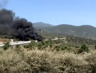 Τουριστικό λεωφορείο τυλίχτηκε στις φλόγες εν κινήσει – Κάηκε ολοσχερώς, ευτυχώς σώθηκαν οι επιβάτες //ΒΙΝΤΕΟ