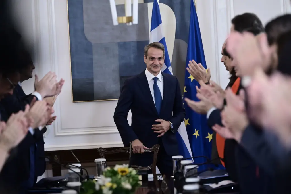 Ανακοινώθηκε ο ανασχηματισμός: Μία από τα ίδια – Eκτός Σκρέκας, Αυγενάκης, Καιρίδης, Μιχαηλίδου