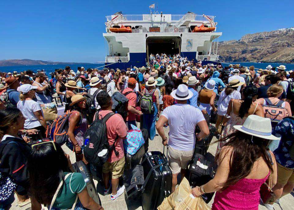 Στα ύψη οι τιμές στα εισιτήρια πλοίων – Αύξηση έως 40% στα ακτοπλοϊκά εισιτήρια