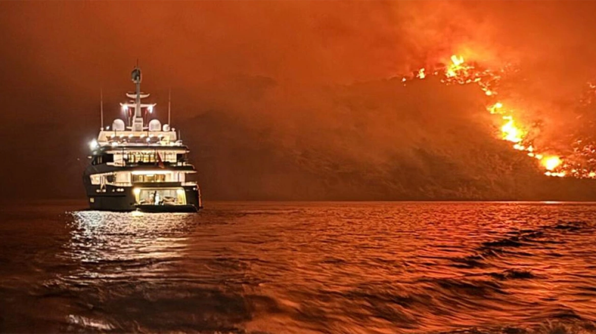 Ύδρα: Προσωρινά κρατούμενοι πλοίαρχος και υποπλοίαρχος της θαλαμηγού για τη φωτιά