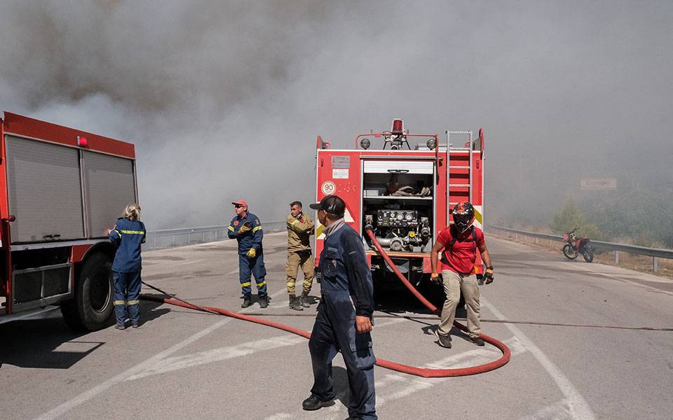 Οριοθετήθηκε η φωτιά στο Καινούργιο Αγρινίου – Επιχειρούν εναέρια μέσα