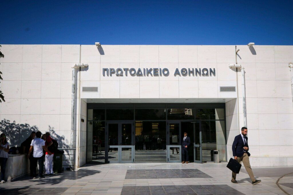 Διακόπηκε για τις 5 Ιουλίου η δίκη για τη δολοφονία του δημοσιογράφου Γιώργου Καραϊβάζ