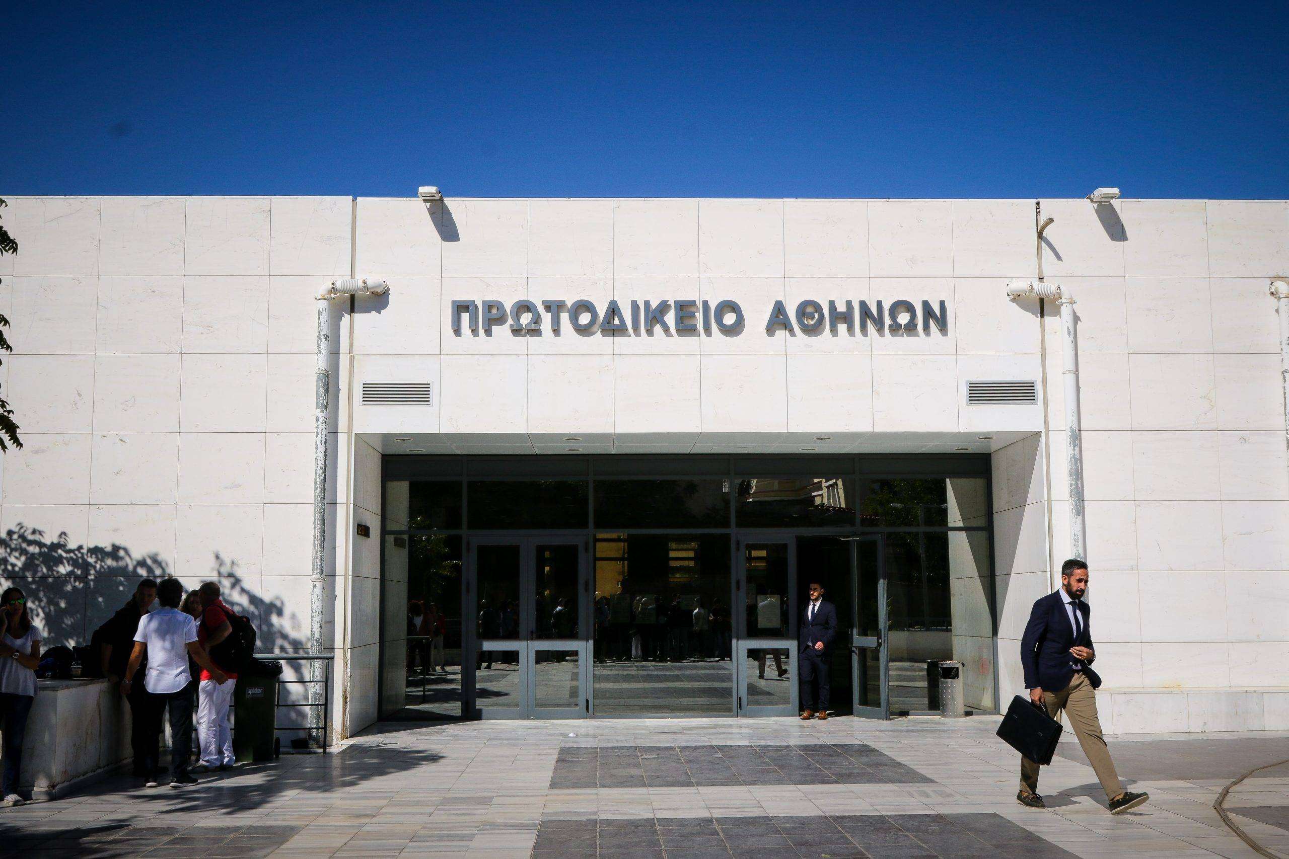 Διακόπηκε για τις 5 Ιουλίου η δίκη για τη δολοφονία του δημοσιογράφου Γιώργου Καραϊβάζ