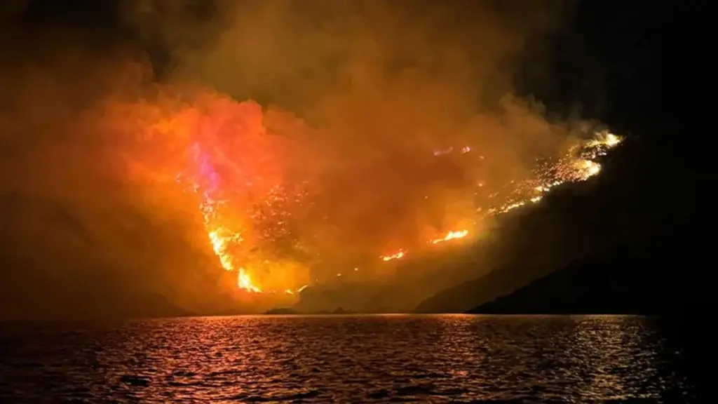 Την Τετάρτη απολογούνται οι 13 συλληφθέντες για την φωτιά στην Υδρα