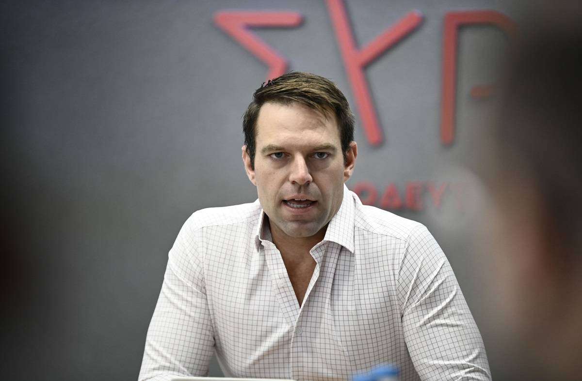 Κασσελάκης για Τέμπη: Πώς μεταφέρθηκε σε οικόπεδο ιδιώτη το κοντέινερ;