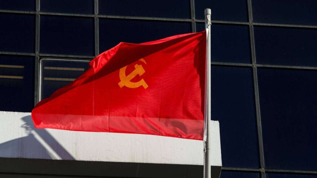 ΚΚΕ: Ο κ. Μητσοτάκης υλοποιεί τις «εντολές» των εργοδοτικών ενώσεων και των επιχειρηματικών ομίλων