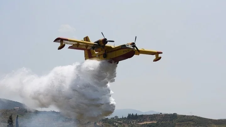 Ανεξέλεγκτη καίει η φωτιά στην Εύβοια που πήρε επικίνδυνες διαστάσεις με δεύτερο μέτωπο