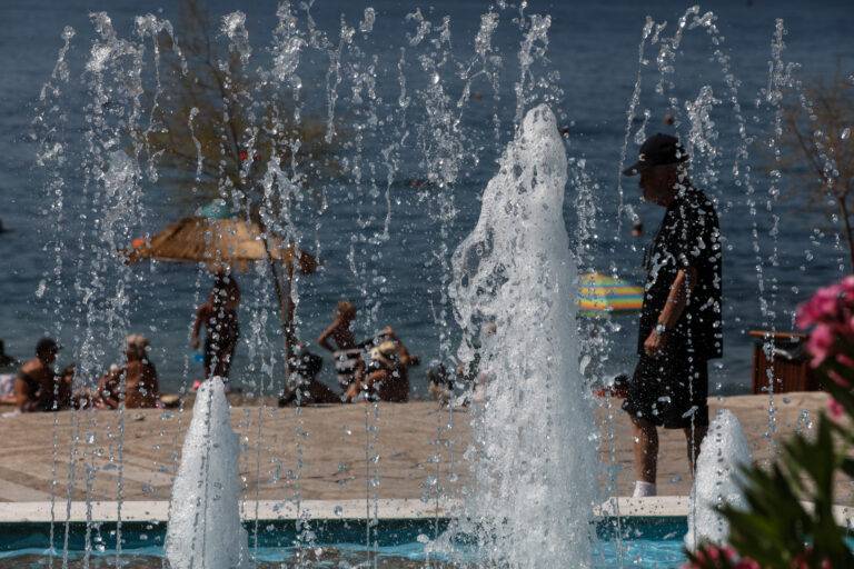 Καιρός: Με ζέστη και μελτέμια θα κυλήσει η Τρίτη – Νέα άνοδος της θερμοκρασίας από την Πέμπτη