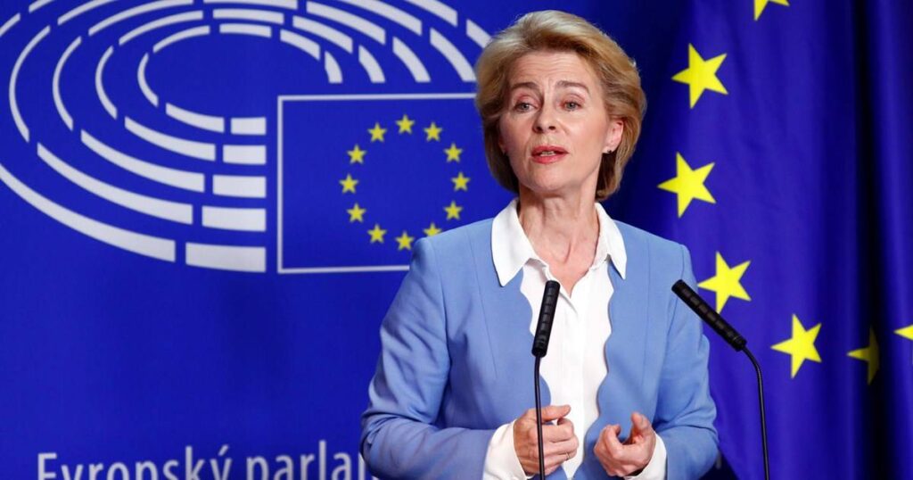 Πρόεδρος της Κομισιόν επανεκλέχτηκε για άλλα πέντε χρόνια η Ούρσουλα φον ντερ Λάιεν