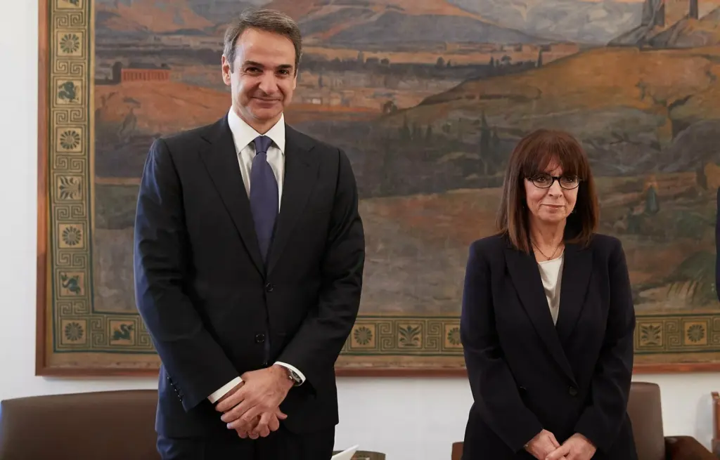 Συνάντηση Μητσοτάκη – Σακελλαροπούλου: “Μη ανεκτές συμπεριφορές που τραυματίζουν την εμπιστοσύνη των πολιτών”