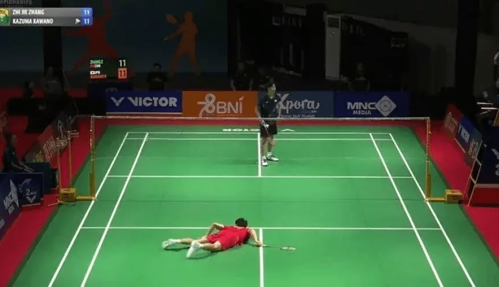 17χρονος αθλητής κατέρρευσε και πέθανε στο γήπεδο ενώ έπαιζε μπάντμιντον - Σοκαριστικό βίντεο