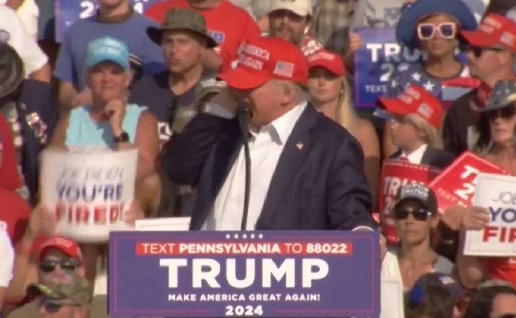 Εικοσάχρονος από την Πενσιλβάνια ο δράστης της απόπειρας δολοφονίας του Ντόναλντ Τραμπ – Δείτε βίντεο από τη στιγμή της επίθεσης