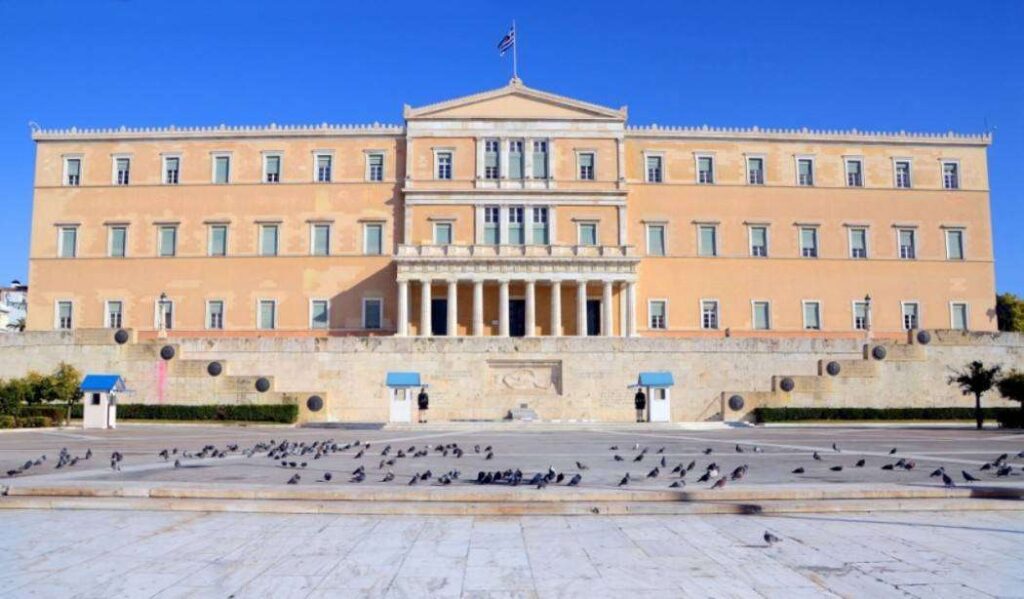 Κατατέθηκε στη Βουλή το νομοσχέδιο για την ψηφιακή εκπαιδευτική πύλη και το ψηφιακό φροντιστήριο
