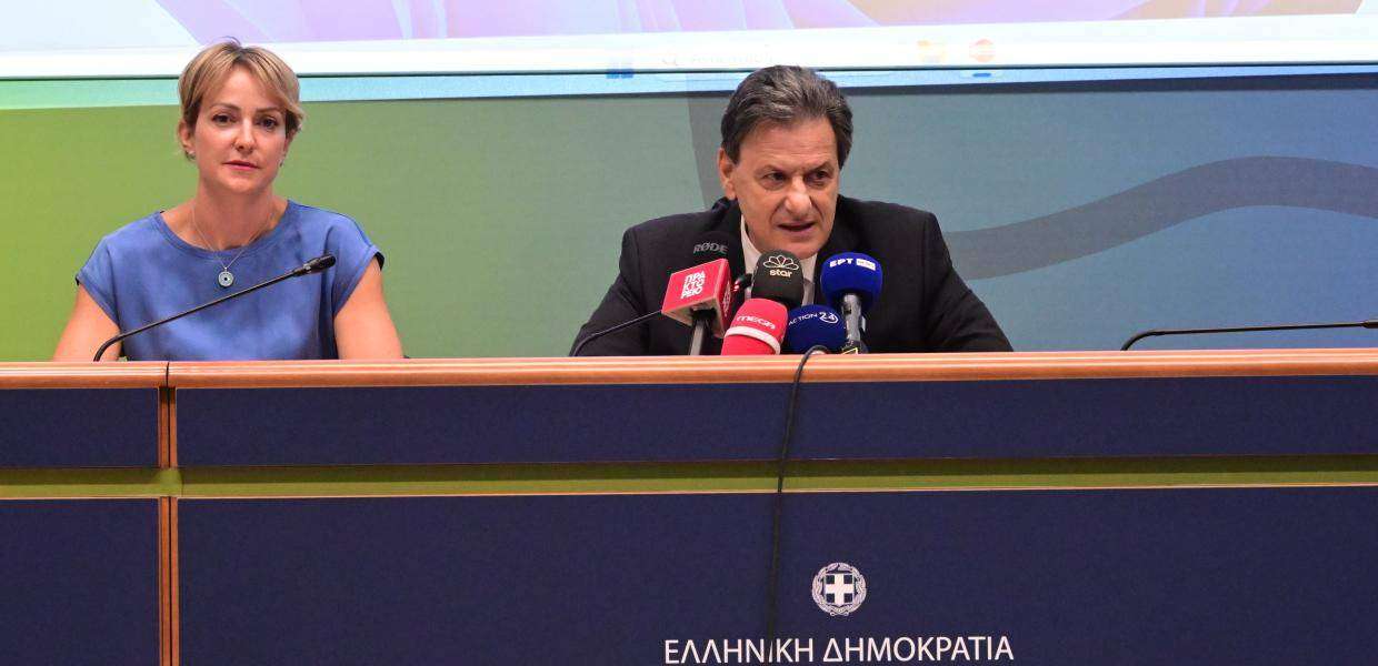 Επιδότηση στο ρεύμα τον Αύγουστο για πράσινα και κίτρινα τιμολόγια - Σκυλακάκης: "Ο καύσωνας «φταίει» για τις αυξήσεις"