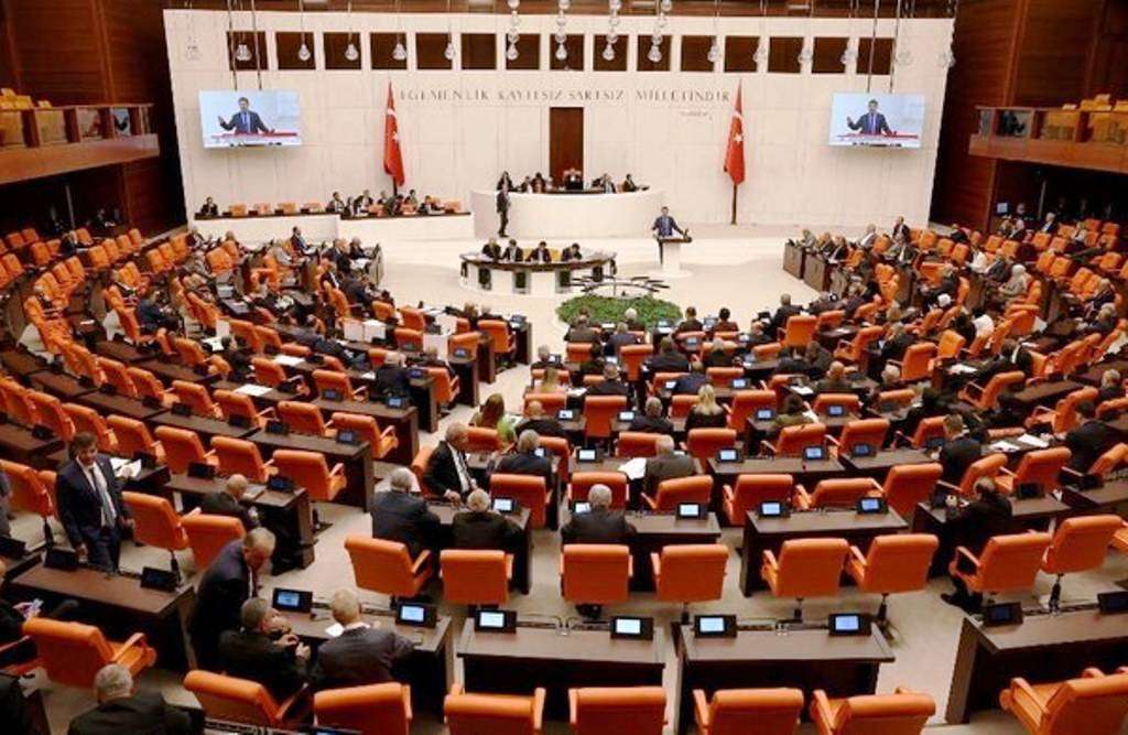 Διεθνή αναγνώριση του ψευδοκράτους στα κατεχόμενα ζητάει με ψήφισμα η τουρκική εθνοσυνέλευση ενώ η ελληνική κυβέρνηση συνεχίζει το διάλογο για προώθηση “θετικής ατζέντας”