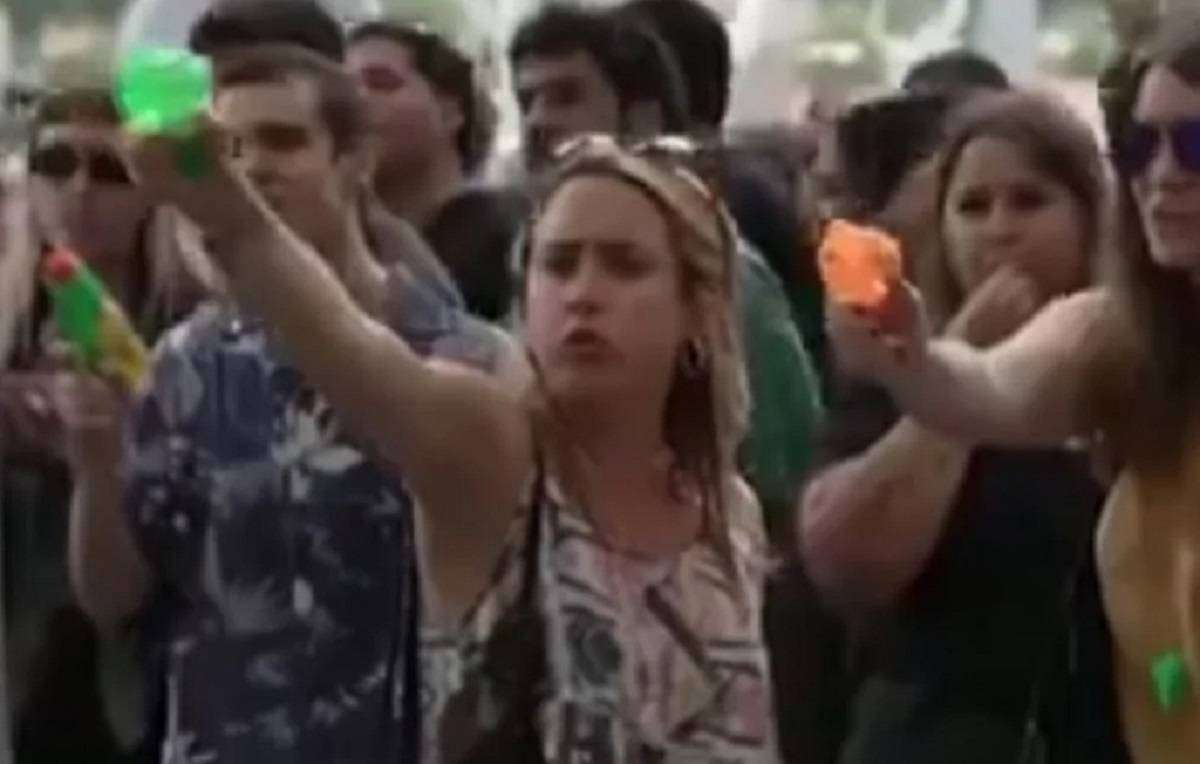 Διαδηλωτές «επιτέθηκαν» με νεροπίστολα σε τουρίστες στη Βαρκελώνη - «Πάτε σπίτια σας» (video)