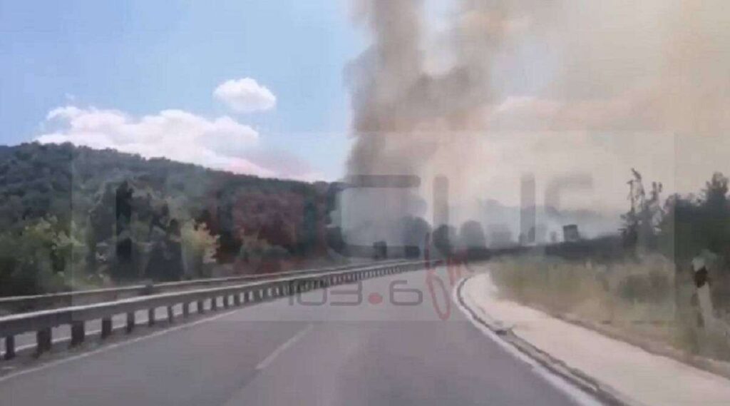 Φωτιά τώρα στην Εθνική Οδό (video)