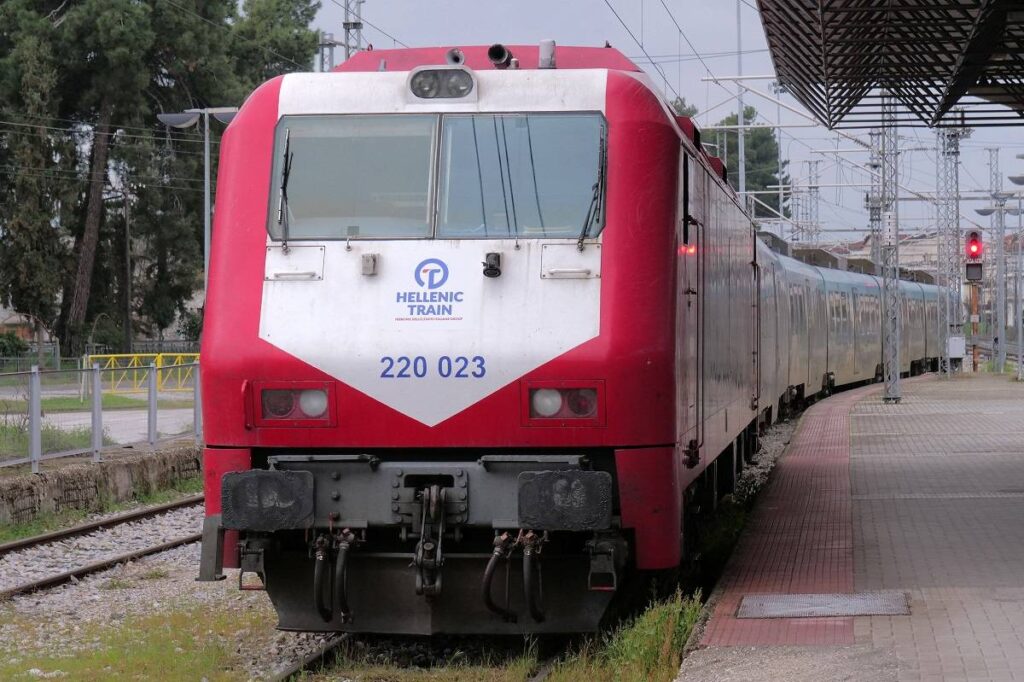 Φορτηγό συγκρούστηκε με τρένο στην Αυλίδα