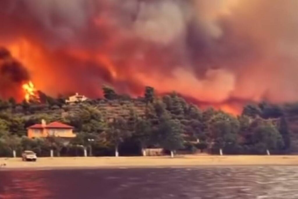 54 πυρκαγιές το τελευταίο 24ωρο – Παραμένει ανεξέλεγκτη η φωτιά στην Εύβοια