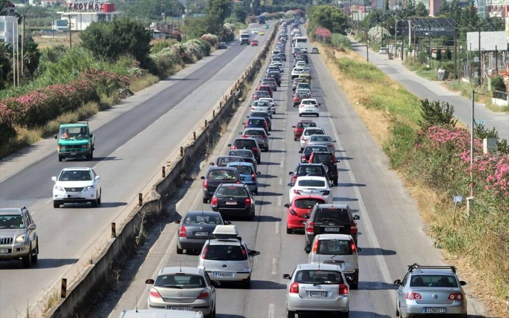 Θεσσαλονίκη: Σύγκρουση τριών οχημάτων στη Μουδανίων – Καθυστερήσεις στην κυκλοφορία