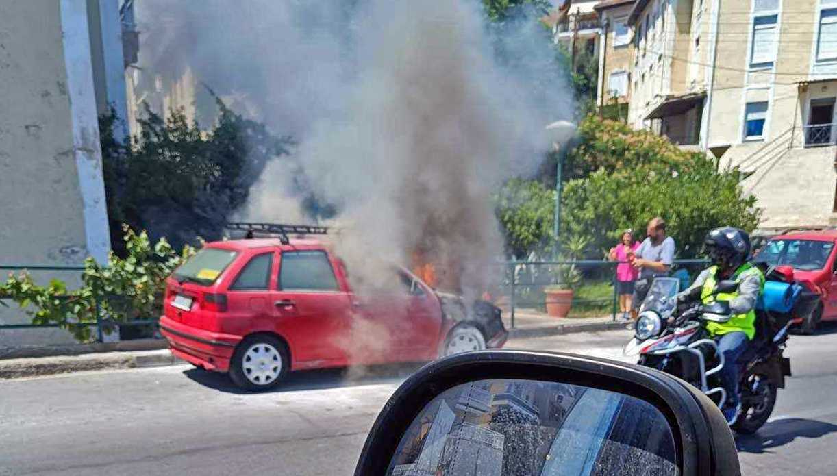 Καβάλα: Αυτοκίνητο εν κινήσει τυλίχτηκε στις φλόγες