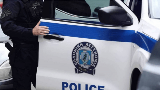 Καστοριά: Σύλληψη 52χρονης – Έκλεψε από εκκλησάκι σταυρό και εικόνες