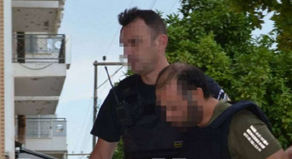 “Το παιδάκι ρε;”: Έντονες αποδοκιμασίες στον 40χρονο που φέρεται να βίαζε την 9χρονη κόρη του (video)