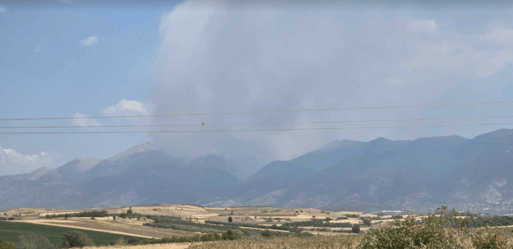 Εκτός ελέγχου το πύρινο μέτωπο στο Παγγαίο όρος