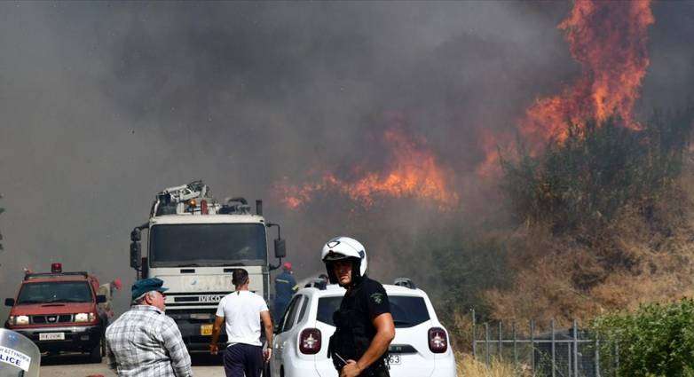 Φωτιά στην Αττική – Εκκληση της ΕΛ.ΑΣ. στους πολίτες να ακολουθούν τις οδηγίες των Αρχών – “Μην επιστρέφετε στις πυρόπληκτες περιοχές”