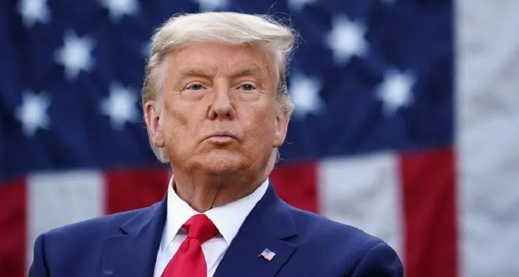 “Επικίνδυνο εξτρεμιστή” χαρακτηρίζει το επιτελείο του Ντόναλντ Τραμπ τον υποψήφιο αντιπρόεδρο της Χάρις