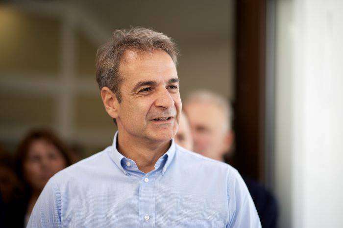 Διακοπές στα Χανιά ο Κυρ. Μητσοτάκης – Το έριξε στις τσικουδιές και ευχήθηκε “καλές δουλειές” σε ιδιοκτήτες καταστήματος