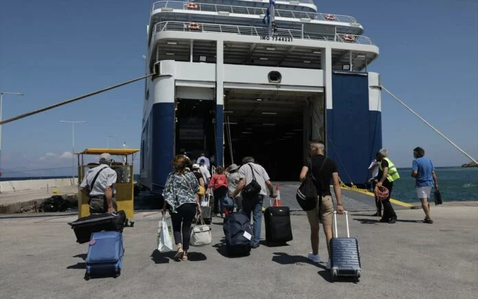 Ακτοπλοϊκά εισιτήρια: Η κυβέρνηση σηκώνει τα χέρια ψηλά για τις αυξήσεις – Παραδοχή Στυλιανίδη για τις τσουχτερές αυξήσεις