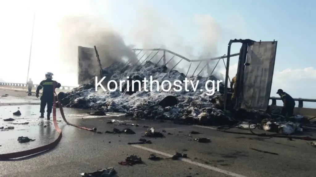 Νταλίκα πήρε φωτιά εν κινήσει