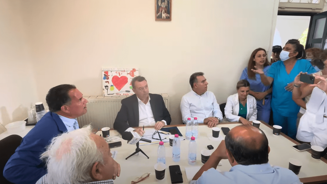 Κως: "Πεθαίνει κόσμος" είπε αγανακτισμένη γιατρός στον Α. Γεωργιάδη - «Με ψηφίζουν 18 χρόνια» η απάντηση του υπουργού Υγείας // ΒΙΝΤΕΟ