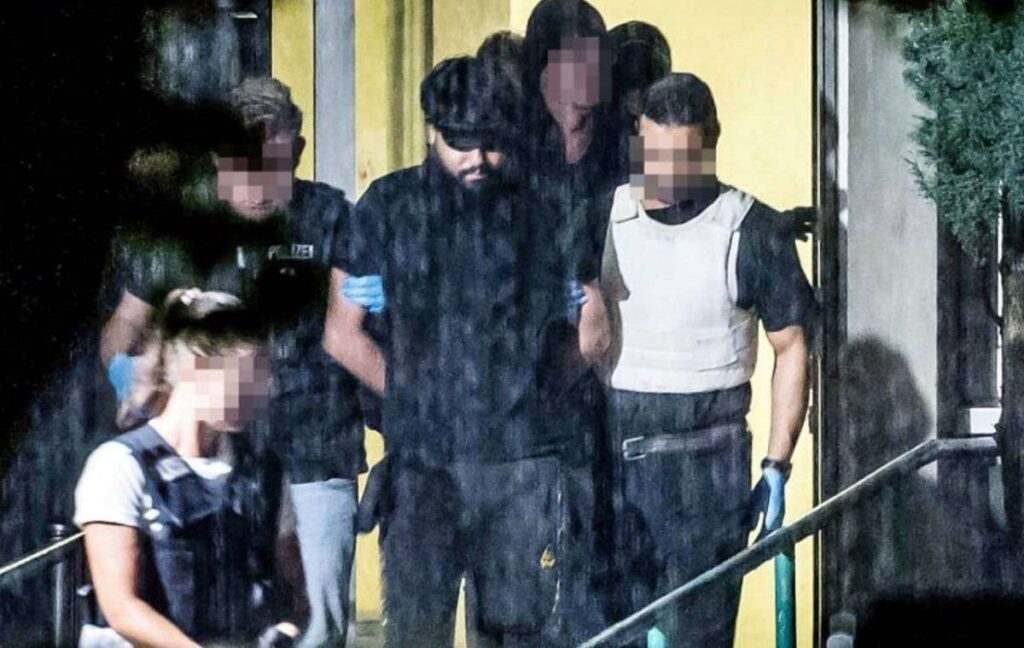 Γερμανία: Παραδόθηκε ο δράστης της τρομοκρατικής επίθεσης στο Ζόλινγκεν- Ο ISIS ανέλαβε την ευθύνη