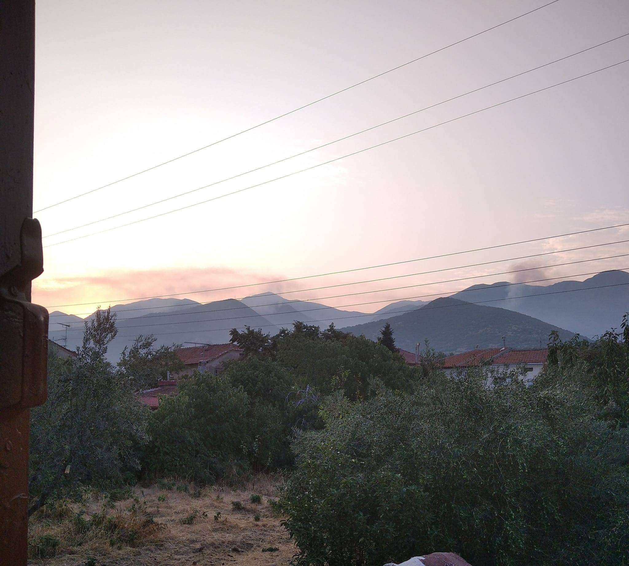 Μαίνεται για έβδομη ημέρα η φωτιά στο Παγγαίο Όρος - Παραδομένο στις φλόγες το βουνό