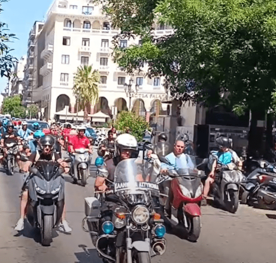 Μοτοπορεία διανομέων στην Θεσσαλονίκη – “Δουλεύουμε στους 39 βαθμούς με μισθό πείνας”